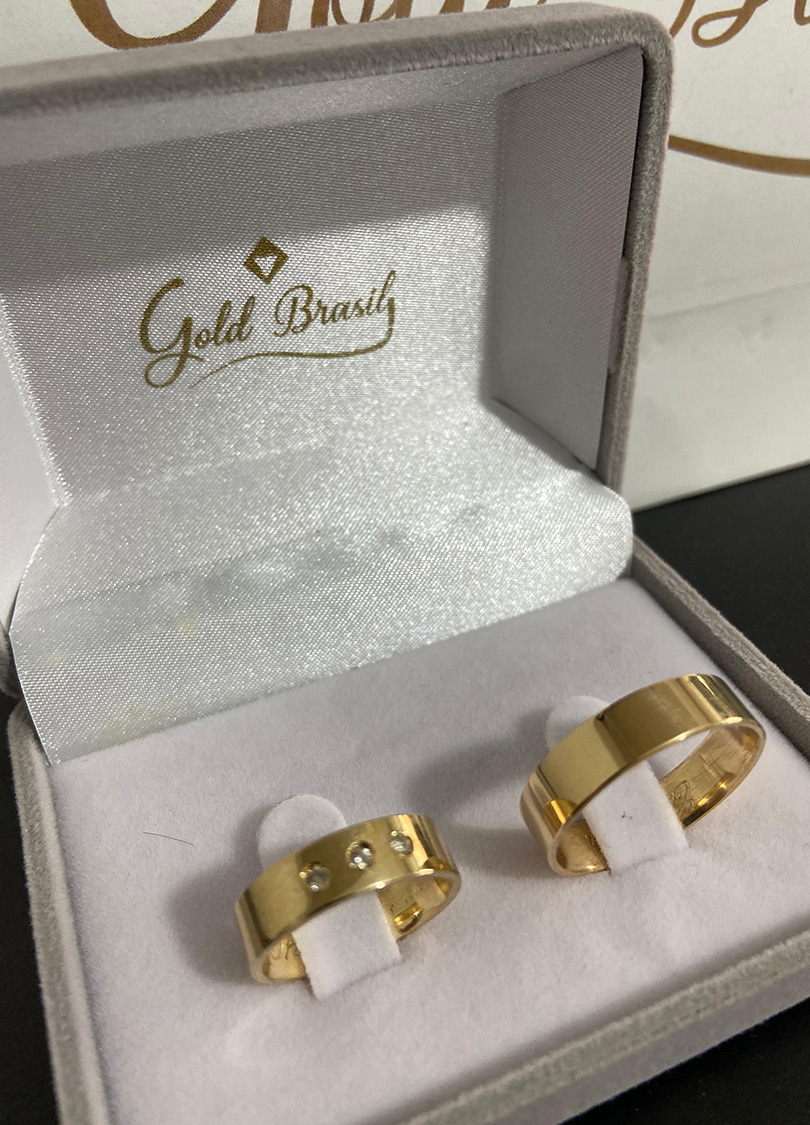 Alianças com Zircônias Douradas Elegance - Imagem 2
