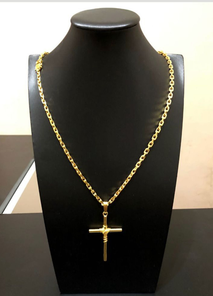 Corrente Dourada com Pingente Cruz com Detalhe em Corda - Imagem 2