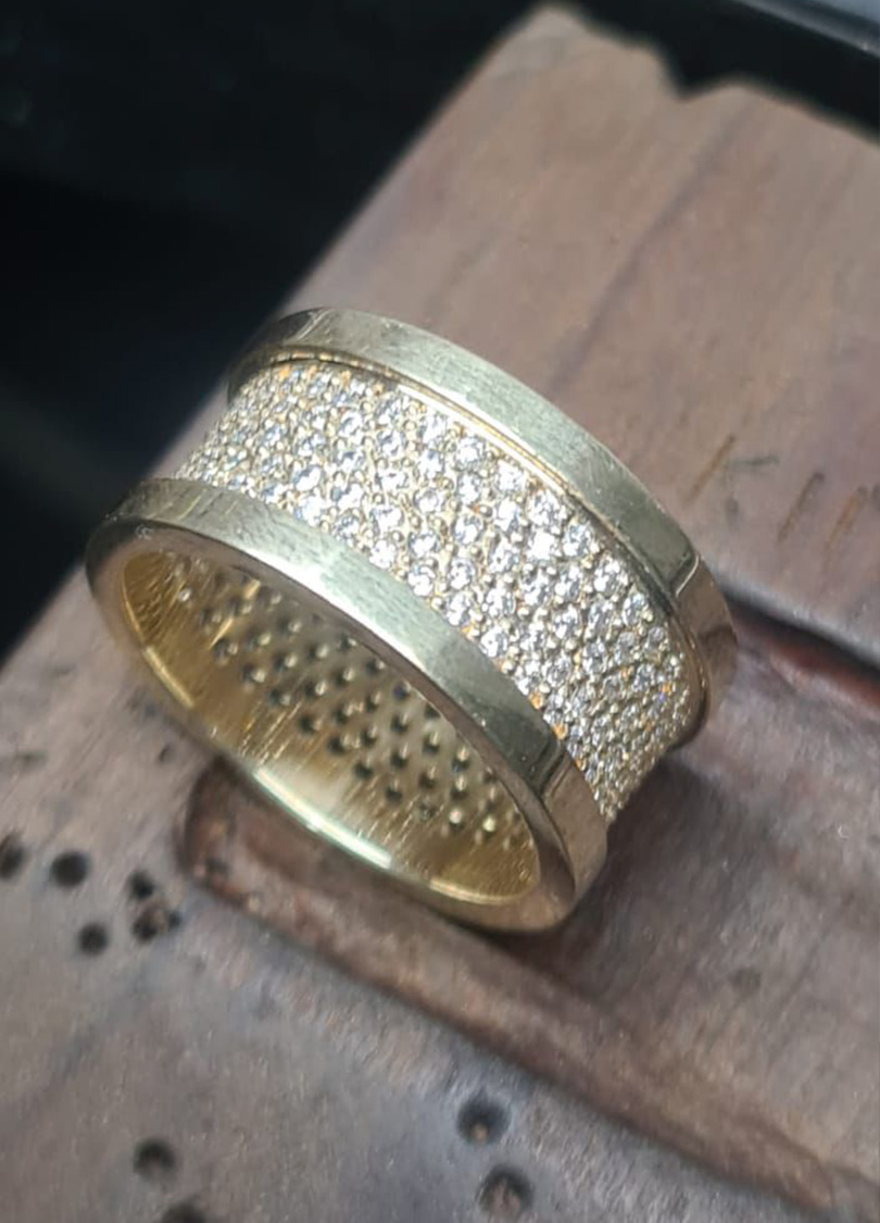 Anel Dourado Cravejado Premium - Imagem 2